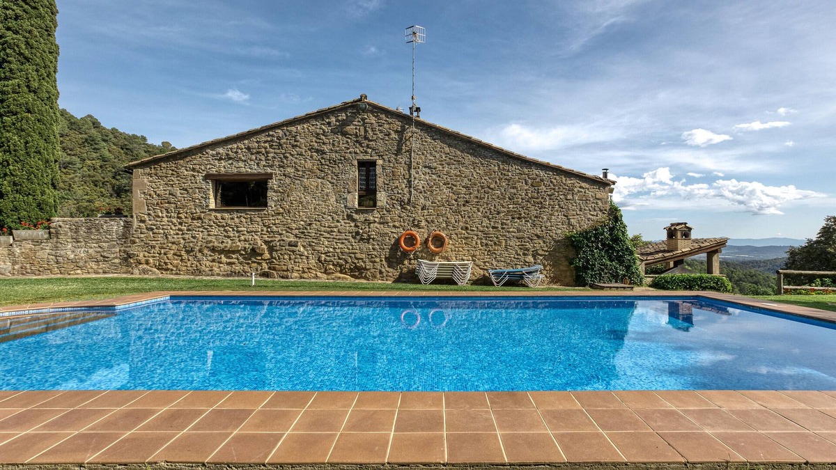 Merlant House | Holiday Home 'El Paller 2 De Can Soler' with Mountain Views, Shared Pool and Wi-Fi