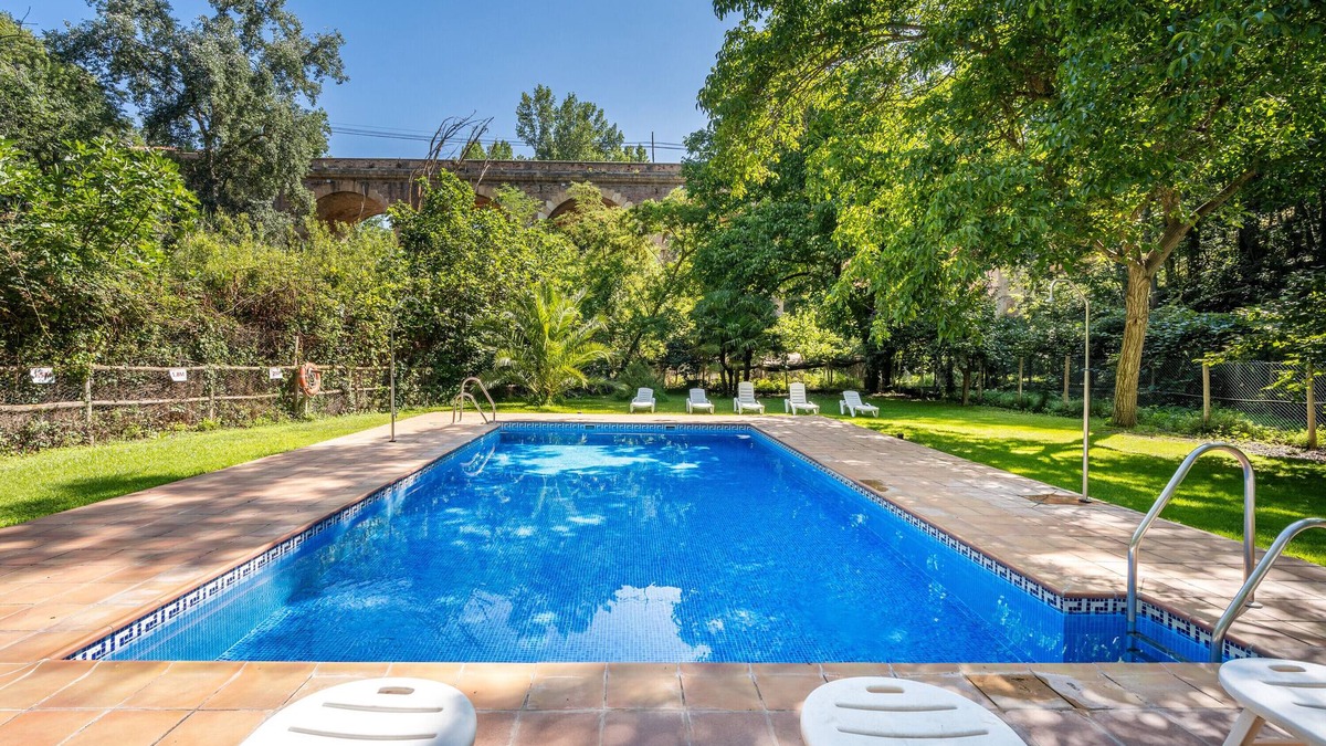 Durcal Apartment | Holiday Home 'El Puente' with Lake View, Wi-Fi and Air Conditioning