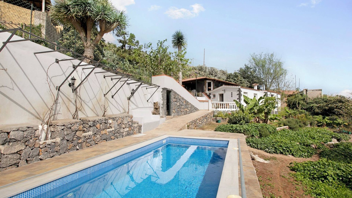 Tegueste House | Holiday Home "El Sarmiento" with Mountain View, Pool & Wi-Fi