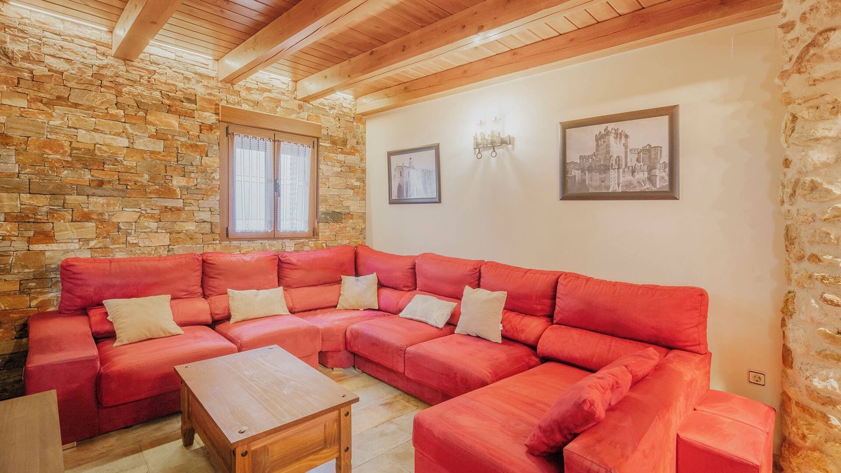 Coca House | Holiday Home 'El Señorio De Los Fonseca' with Private Terrace, Wi-Fi and Air Conditioning