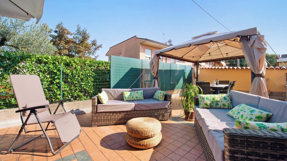 Osio Sotto House | Holiday Home 'Elli' with Shared Terrace, Shared Garden and Wi-Fi
