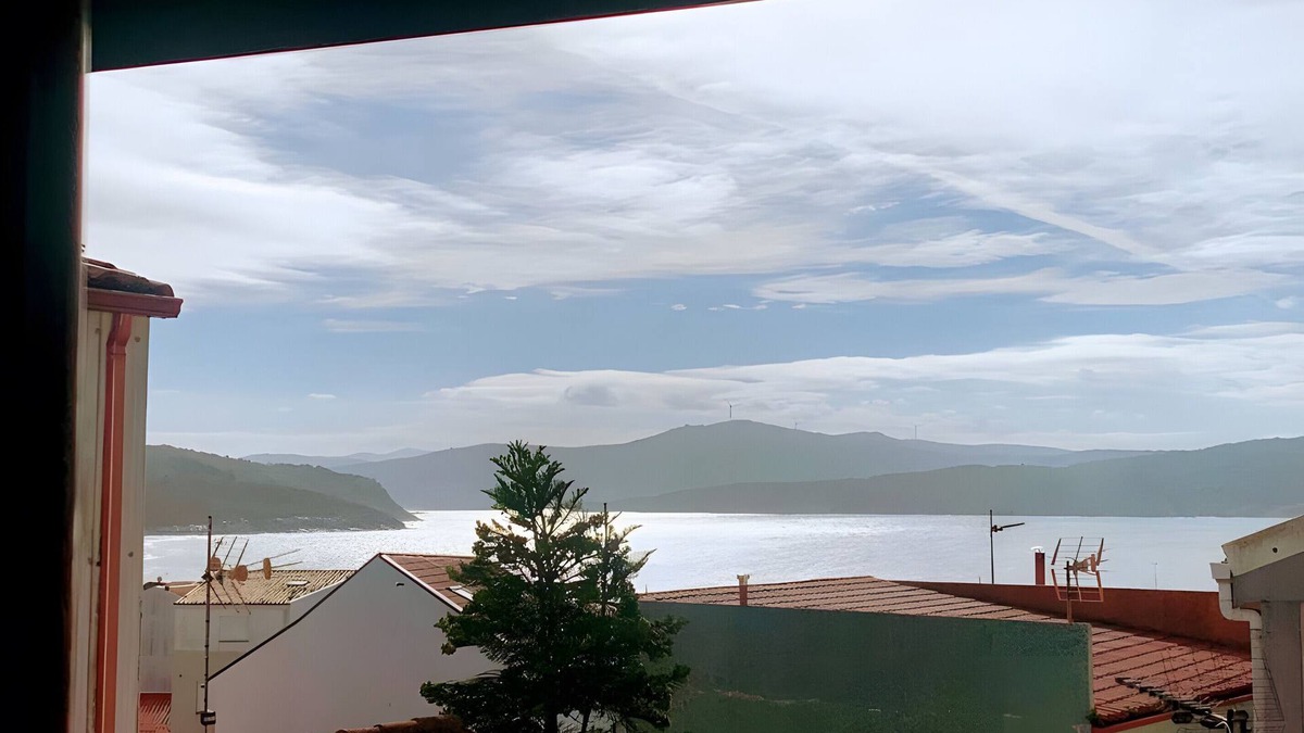 Corme Porto House | Holiday Home 'Encantadora Boutique Home' with Mountain View, Wi-Fi and Air Conditioning