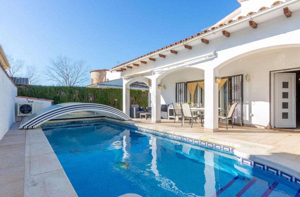 Castello d'Empuries House | Holiday Home Erbanozi by Interhome