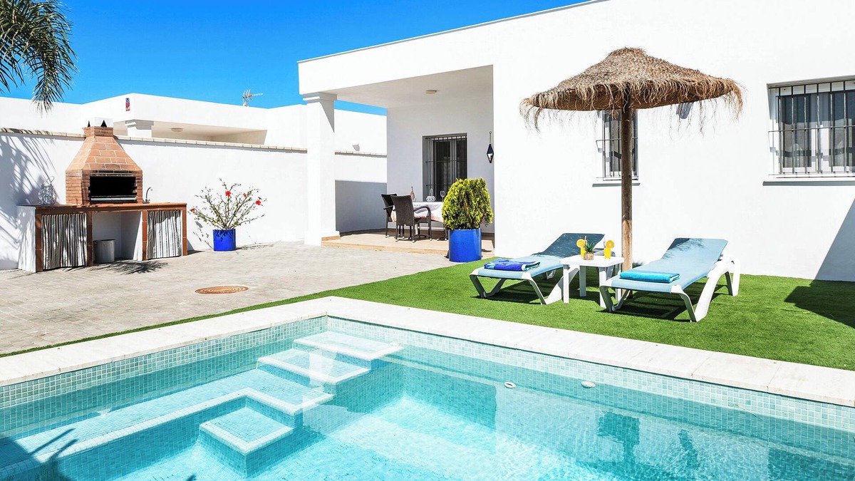 El Palmar House | Holiday Home 'Casa Orilla Sur A' close to the Beach with Pool & Wi-Fi