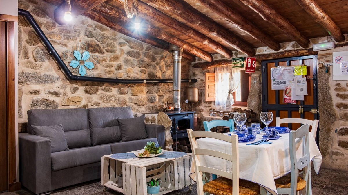 Villar de Corneja House | Holiday Home 'La Cuadra' with Mountain View
