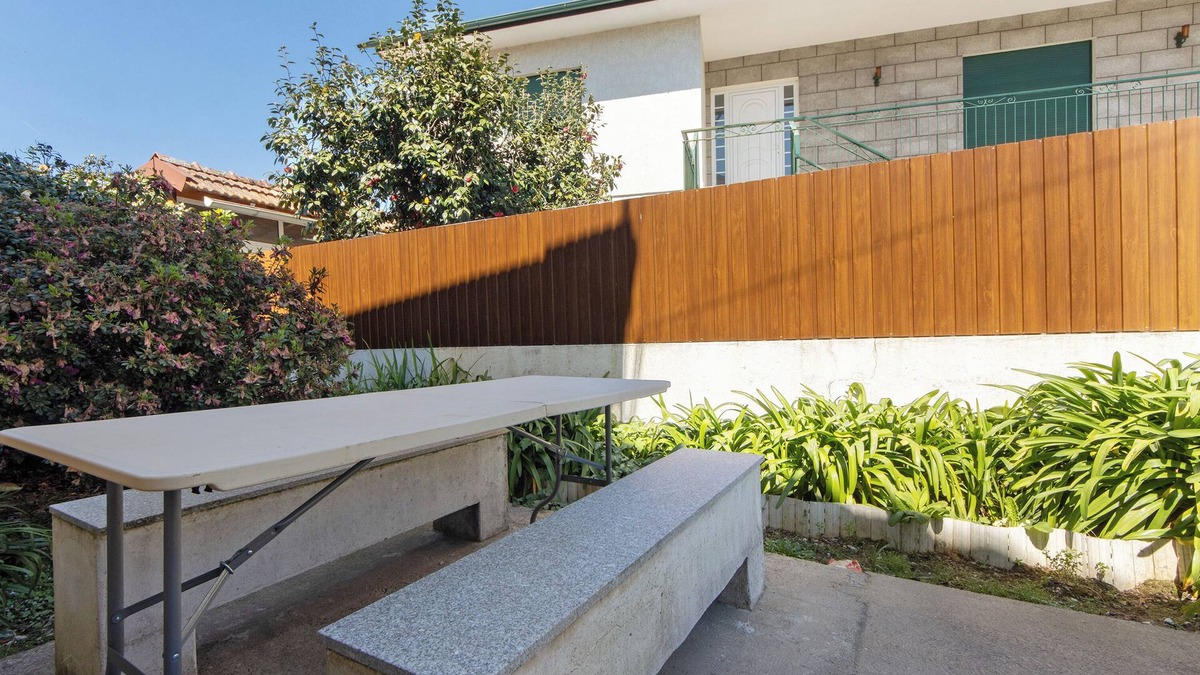 Oliveira De Azemeis House | Holiday Home 'Estúdio Entre Porto E Aveiro' with Mountain View, Shared Terrace and Wi-Fi