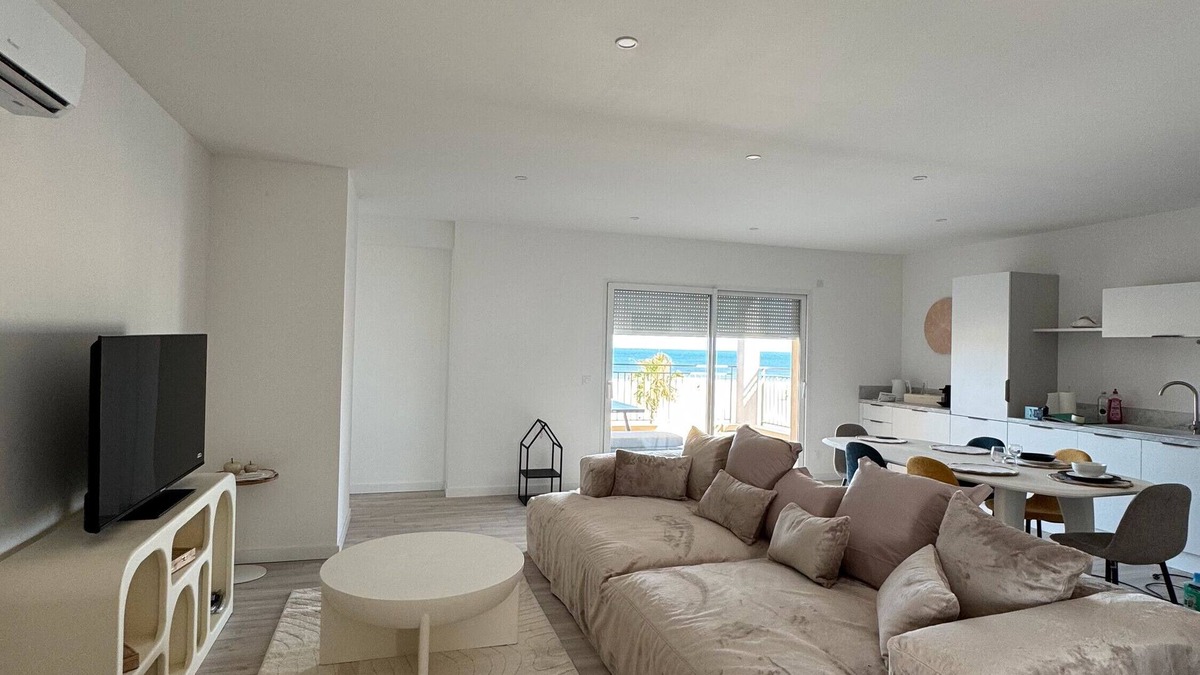 Port-la-Nouvelle House | Holiday Home 'Face À La Mer 2' with Private Terrace and Air Conditioning