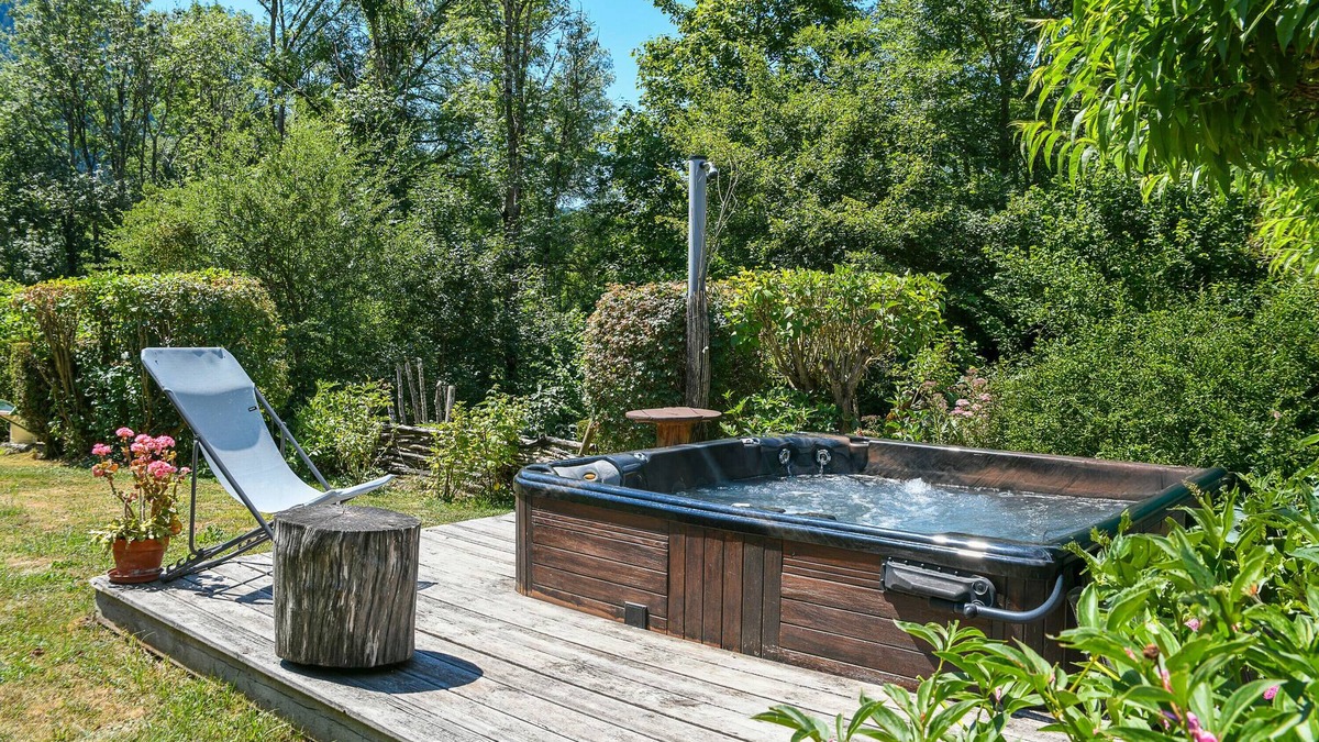 Aillon-le-Jerune House | Holiday Home 'Fayard' with Mountain View, Private Terrace and Wi-Fi