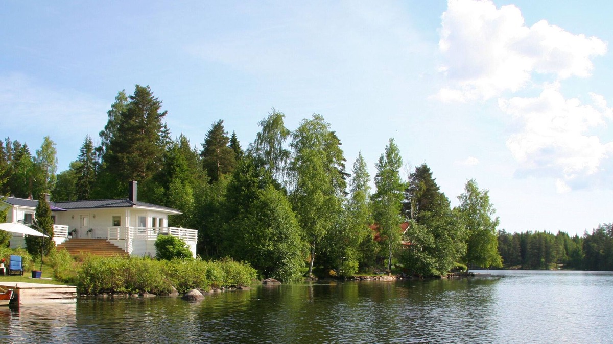 Asbro House | Holiday home,fantastic view of the lake,own boat and a small private footbridge