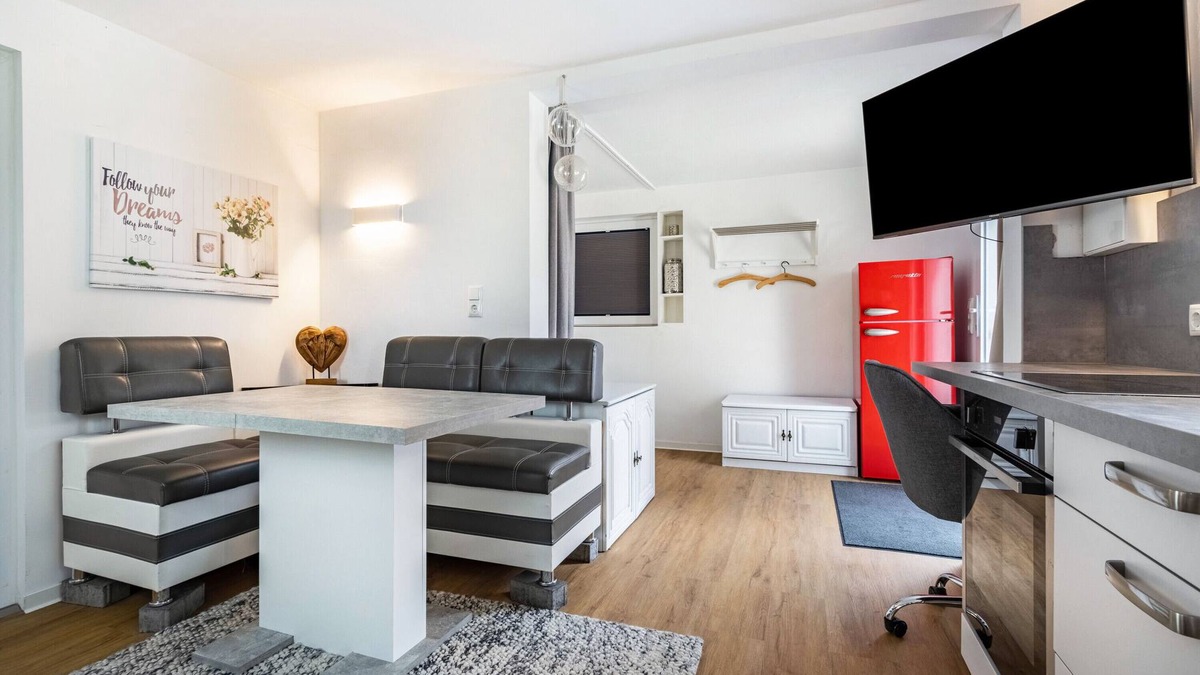 Bad Bodenteich Apartment | Holiday Home 'Ferienwohnung Am See' with Lake View, Private Terrace and Wi-Fi