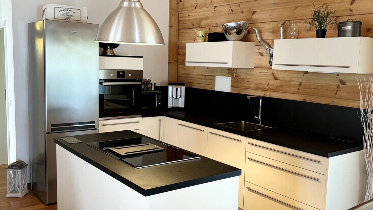 Osterburken House | Holiday Home 'Ferienhaus Adelsheimer Hof' with Private Terrace and Wi-Fi