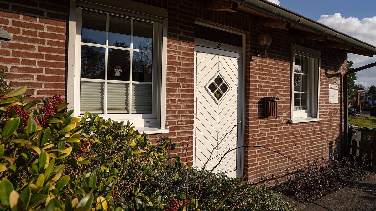 Berumbur House | Holiday Home 'Ferienhaus Vogelnest' with Private Terrace, Private Garden and Wi-Fi