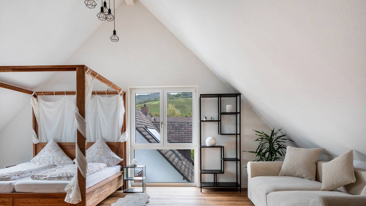 Ebringen Apartment | Holiday Home 'Ferienhaus Ebringen' with Private Terrace, Balcony and Wi-Fi