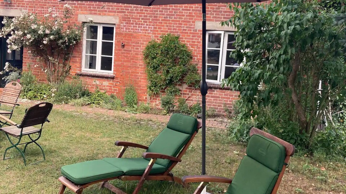 Malchin House | Holiday Home 'Ferienhaus Alte Försterei' with Private Terrace, Private Garden and Wi-Fi