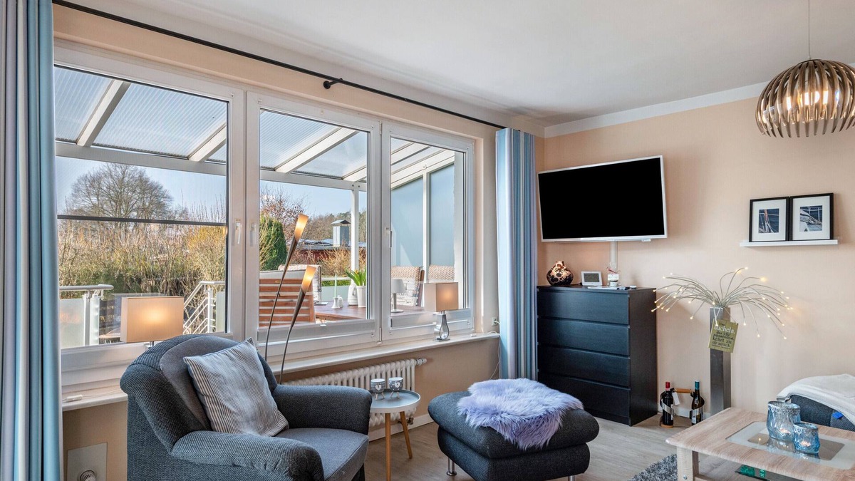 Mustin House | Holiday Home 'Ferienhaus Am See mit Boot' with Private Terrace, Wi-Fi and Air Conditioning