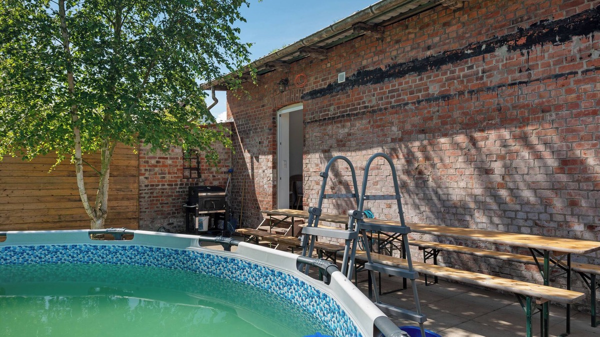 Balje House | Holiday Home 'Ferienhaus Oase Balje' with Private Pool, Private Terrace and Wi-Fi