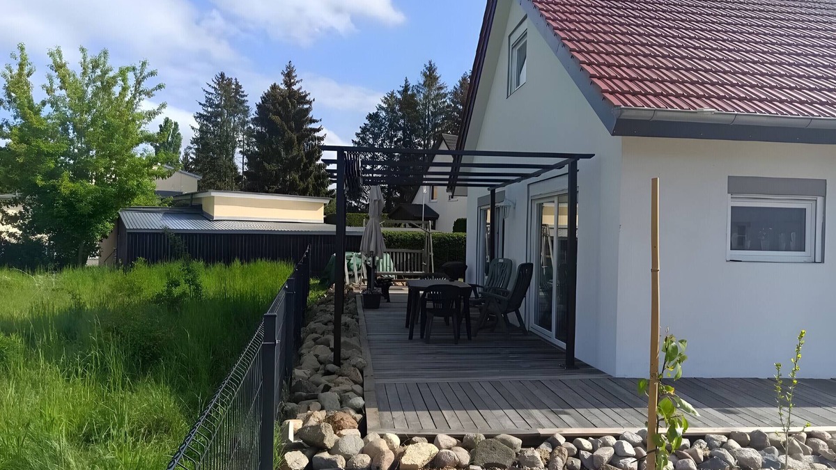 Warin House | Holiday Home 'Ferienhaus Schw Agnes' with Lake View, Private Terrace and Wi-Fi