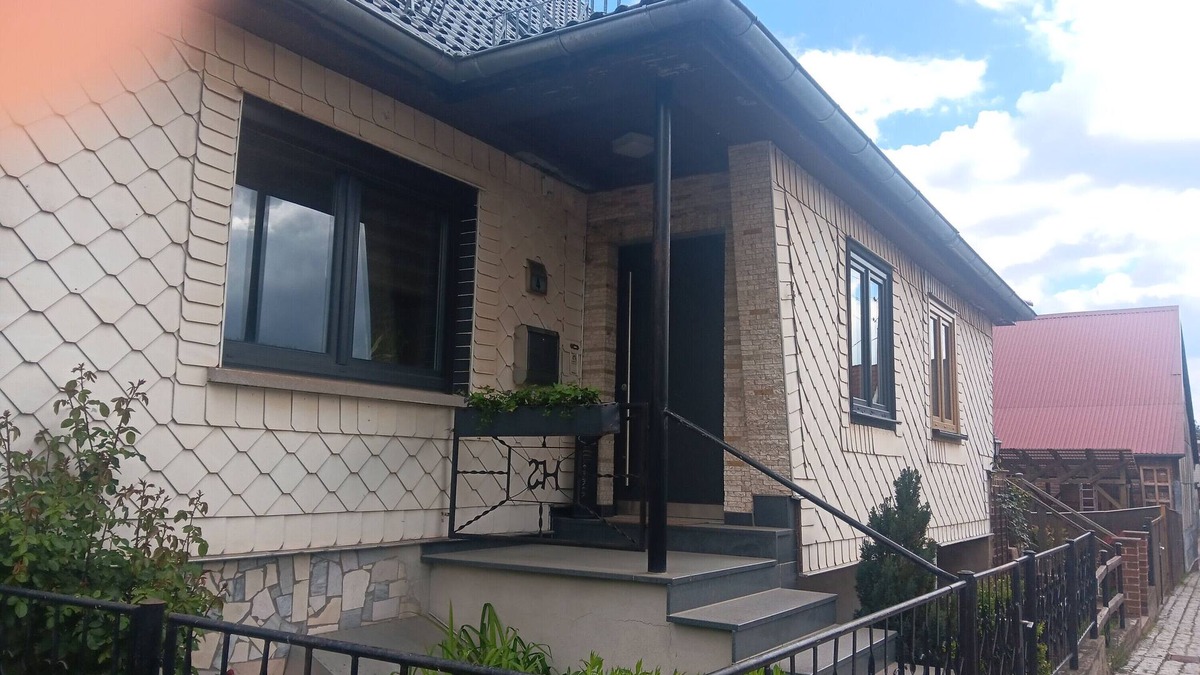 Frankenhain House | Holiday Home 'Fewo Zum Huberts Schweinchen' with Mountain View and Wi-Fi