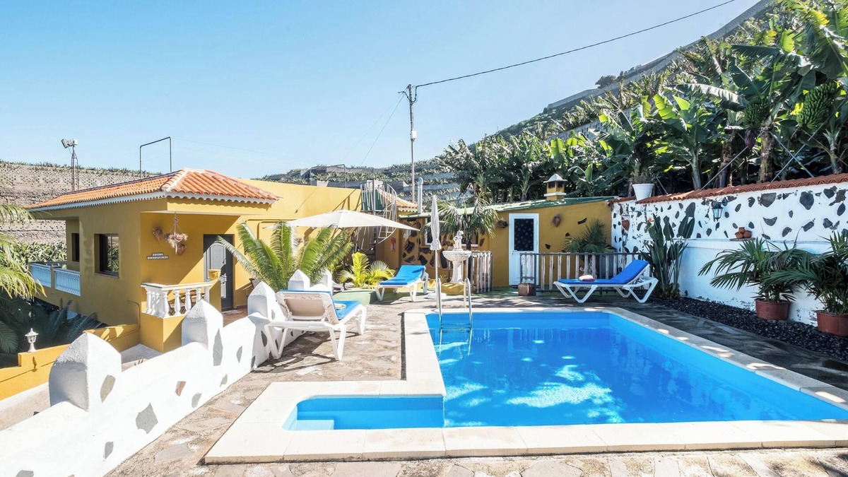 La Guancha House | Holiday Home ‘Finca Alejandrina’ with Sea View, Pool, Garden & Wi-Fi