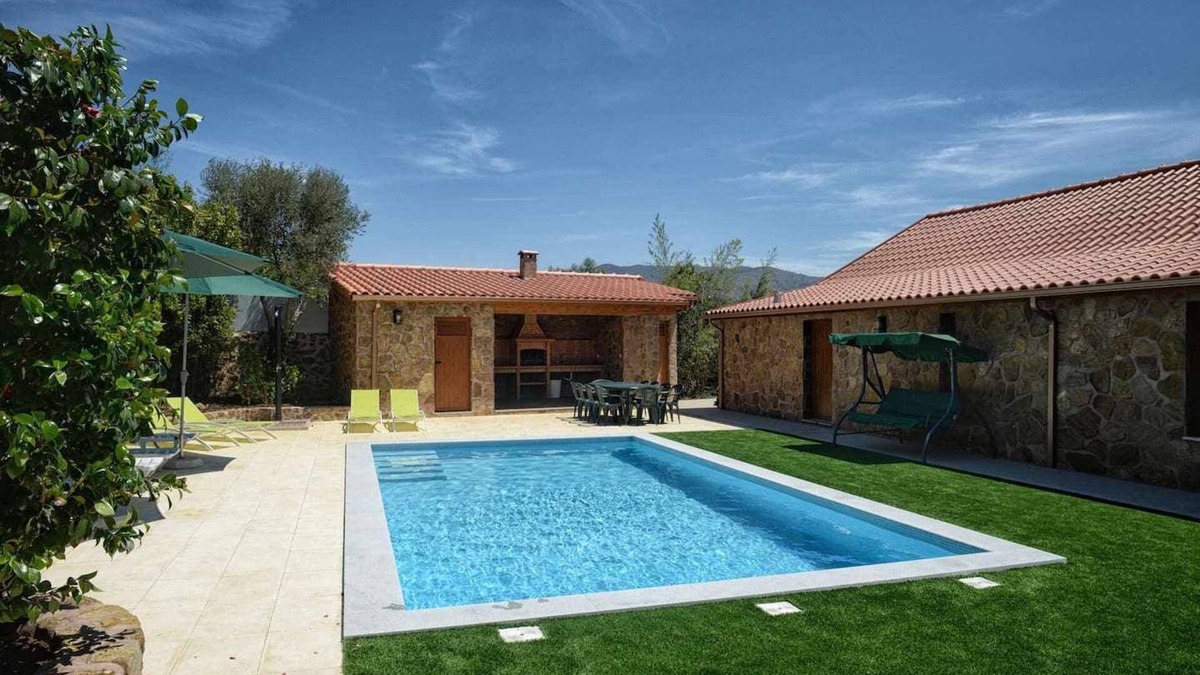 Codecoso House | Holiday Home for 17 persons with Barbecue and Private Pool
