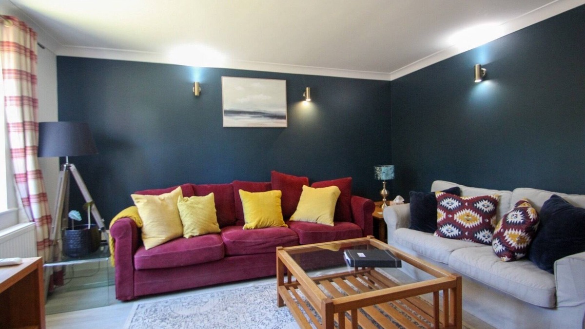 Hamble-le-Rice House | Holiday Home for 5 people close to Hamble Village centre and Marinas