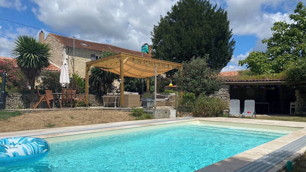 Chaille-les-Marais House | Holiday Home 'L'hébergerie Sablotine' with Private Pool, Private Terrace and Wi-Fi