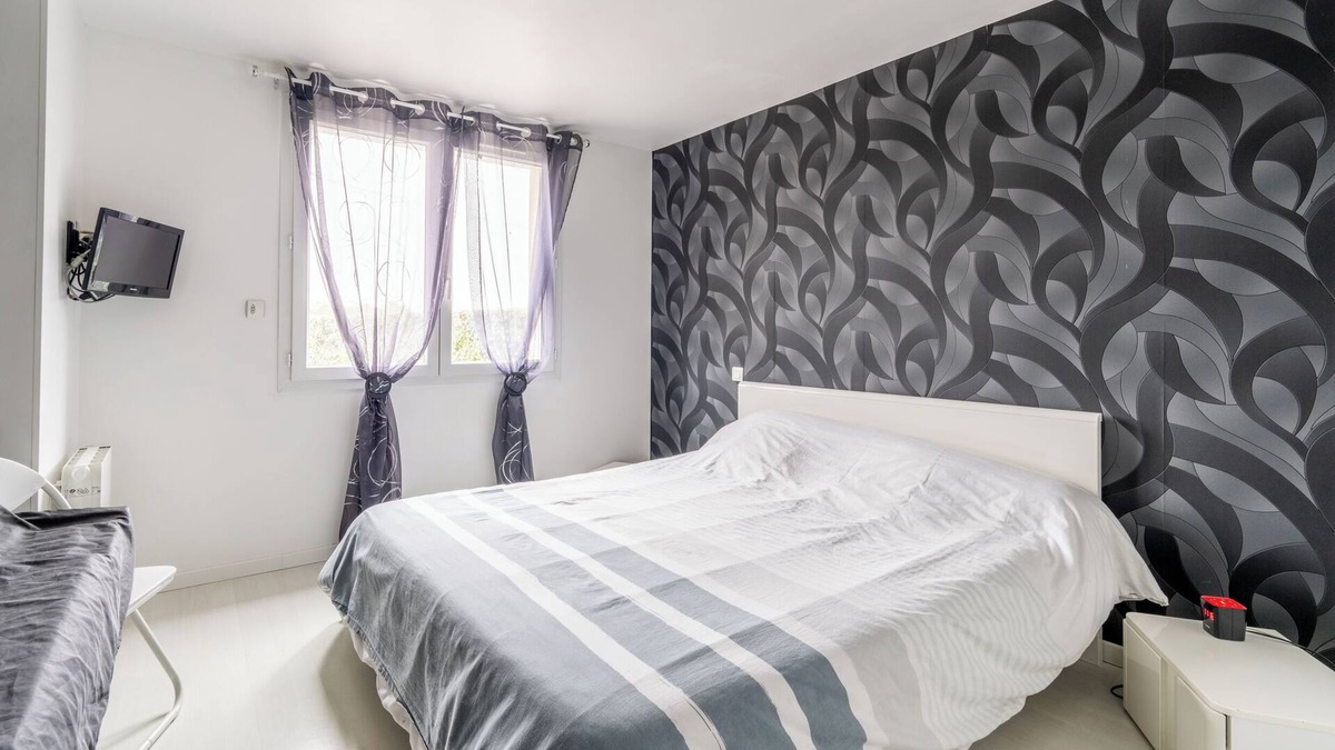 La Plaine-sur-Mer House | Holiday Home 'L'ancrage - 5 Minutes De La Mer' with Private Terrace, Private Garden and Wi-Fi