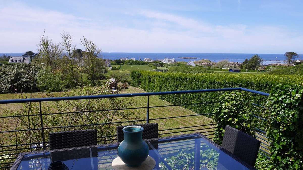 Lampaul-Plouarzel House | Holiday Home in Brittany with Sea View