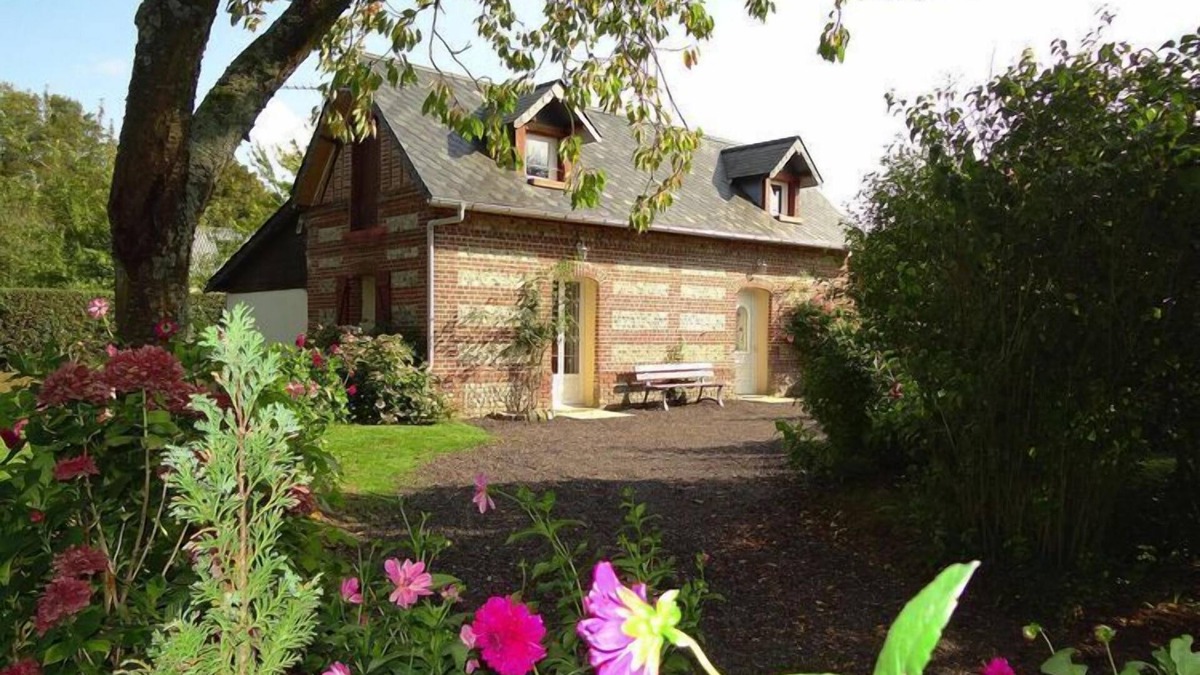 Les Grandes-Ventes House | Holiday Home near Alabaster Coast