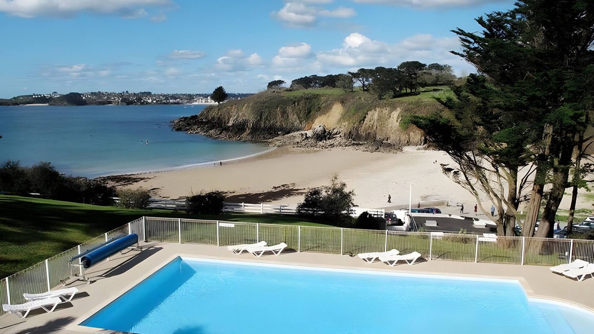 Locmaria-Plouzane House | Holiday Home 'Maison Dans Résidence' with Private Pool, Private Terrace and Wi-Fi