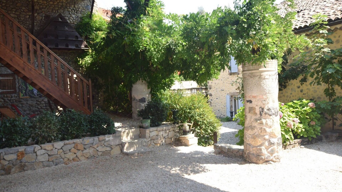 Pont-de-Labeaume House | Holiday Home in Ardèche near Château Ventadour