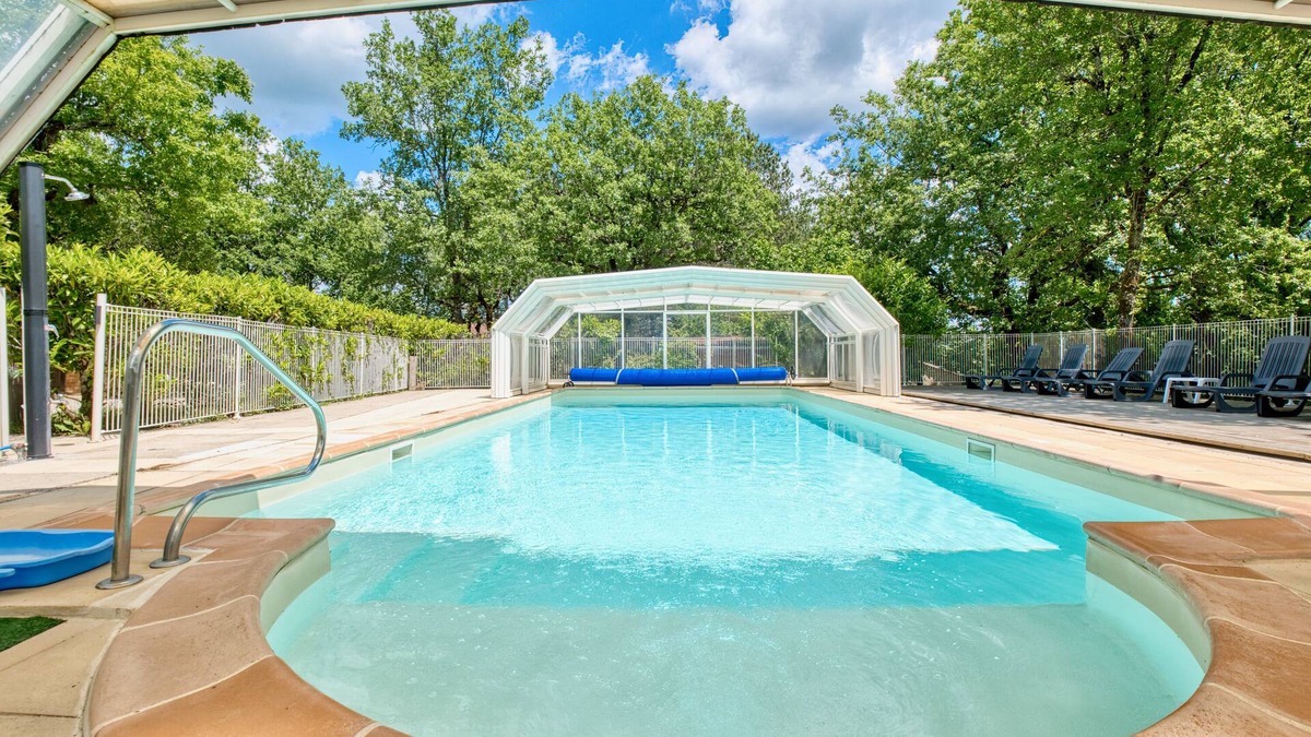 Salignac-Eyvignes House | Holiday Home 'La Grange De Léo' with Shared Pool, Private Terrace and Wi-Fi