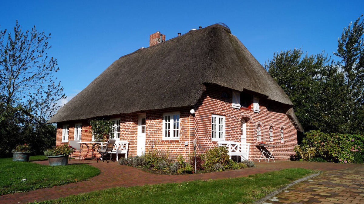 Rodenas House | Holiday Home 'Friesenhaus Matzen' with Private Terrace, Private Garden and Wi-Fi