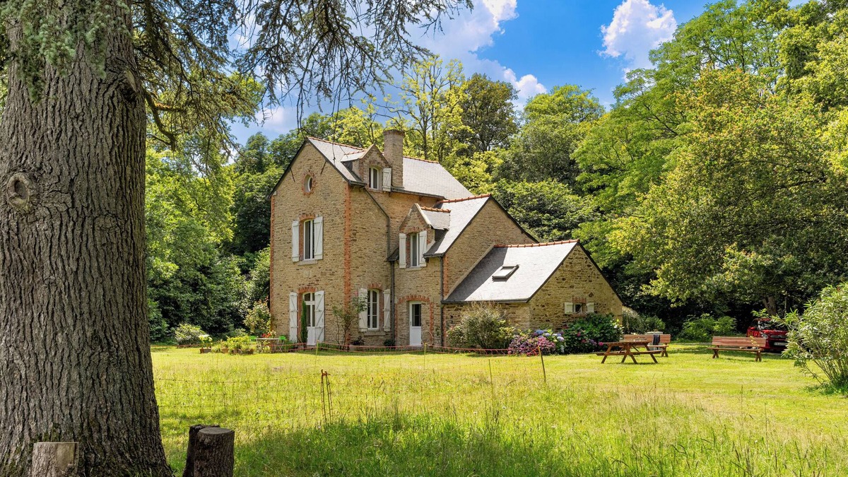Nivillac House | Holiday Home 'Gîte Rénové Pleine Nature Kerdary' with Private Terrace, Private Garden and Wi-Fi