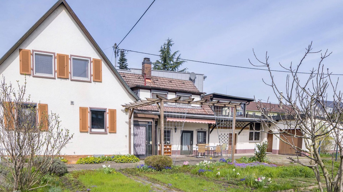 Emmendingen House | Holiday Home 'Gemütliches Altes Häus'chen' with Private Terrace and Private Garden