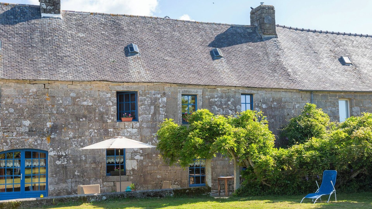 Briec House | Holiday Home 'Gîte De Kerho' with Private Garden and Wi-Fi