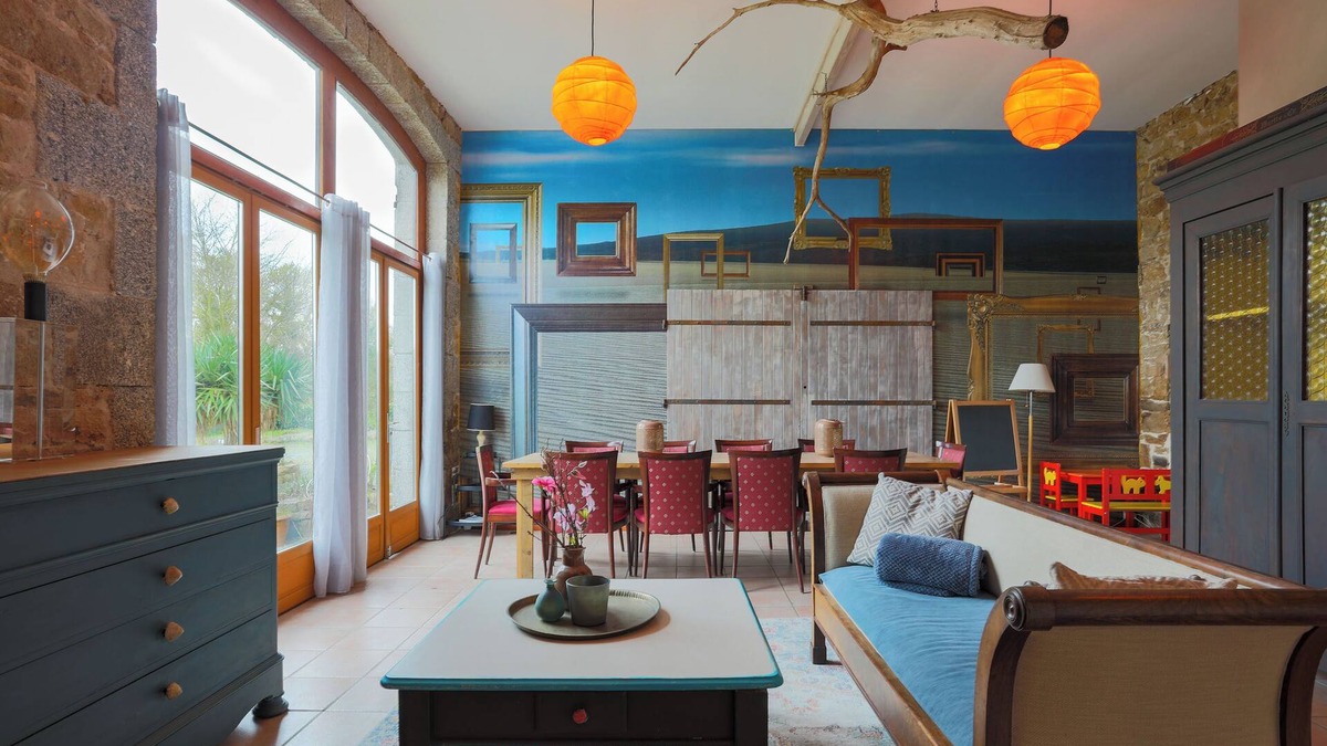 Prat House | Holiday Home 'Gite La Grange 6 Personnes' with Shared Pool, Private Terrace and Wi-Fi