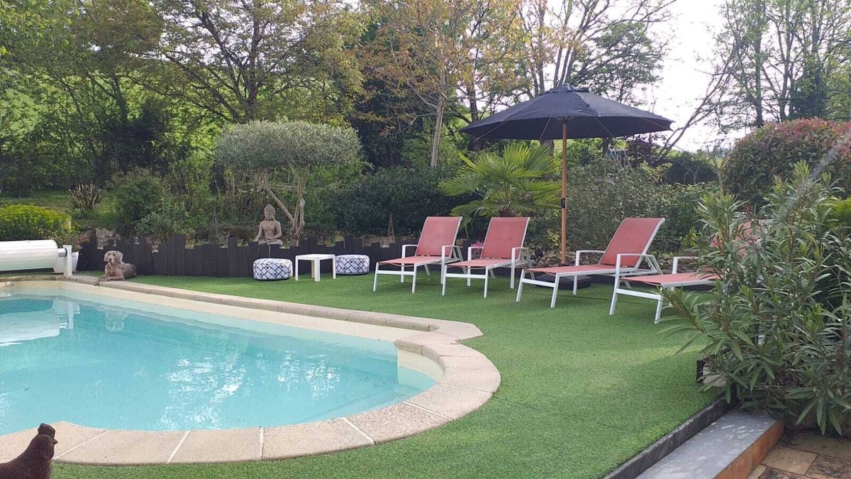 Colayrac-Saint-Cirq House | Holiday Home 'Gîte Malabeille' with Shared Pool, Private Terrace and Wi-Fi
