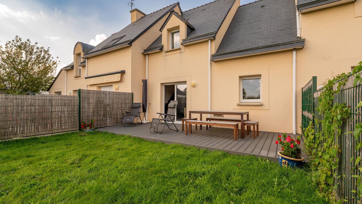 Riantec House | Holiday Home 'Gite Riantec - Maison Bord De Mer' with Terrace, Garden and Wi-Fi