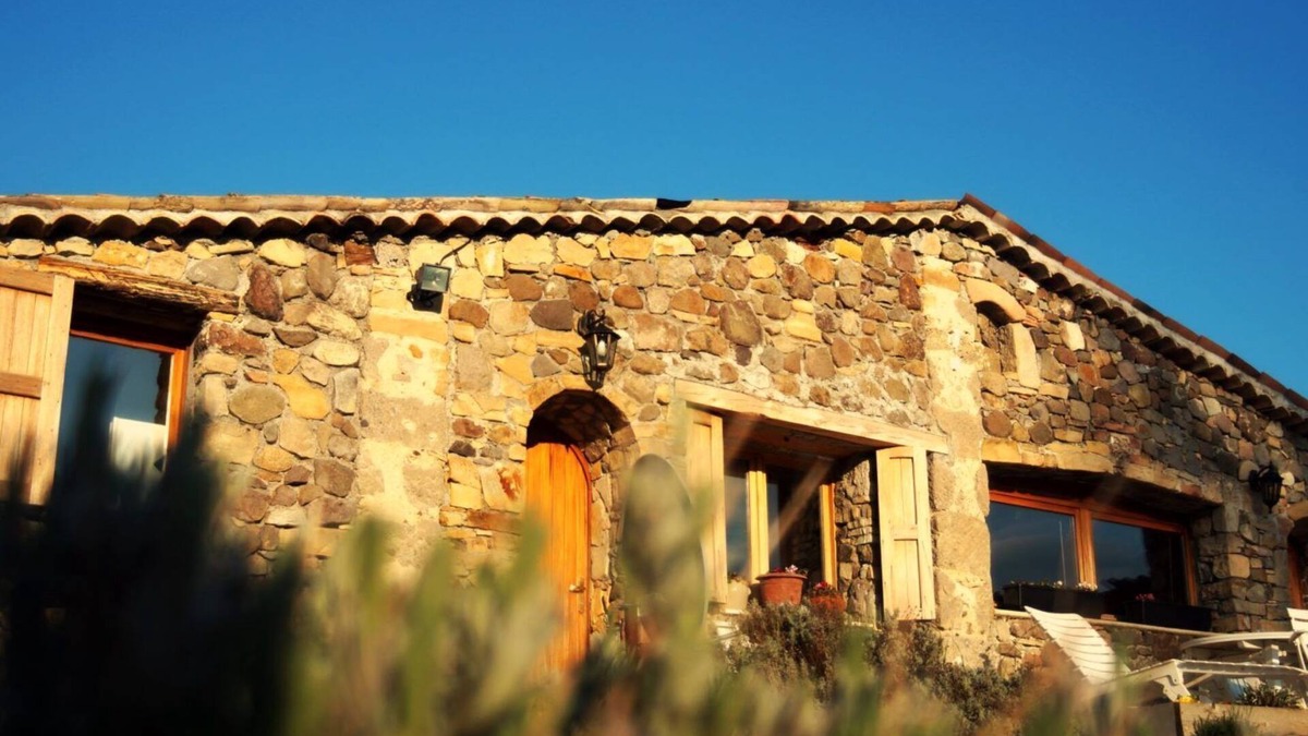 La Rochette Apartment | Holiday Home 'Gîte Studio Saint Ribert' with Mountain View, Wi-Fi and Air Conditioning