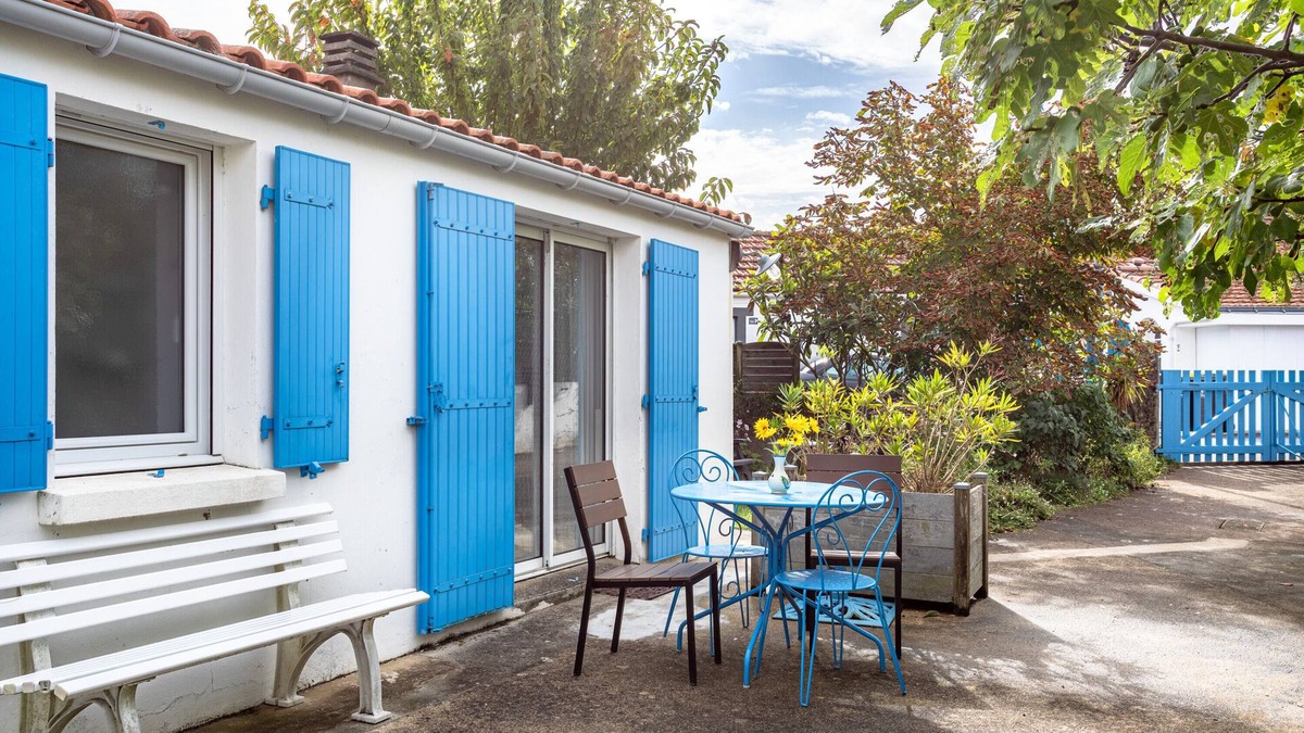 L'Epine House | Holiday Home 'Gîte Tout Confort 800m Plage' with Private Terrace and Private Garden