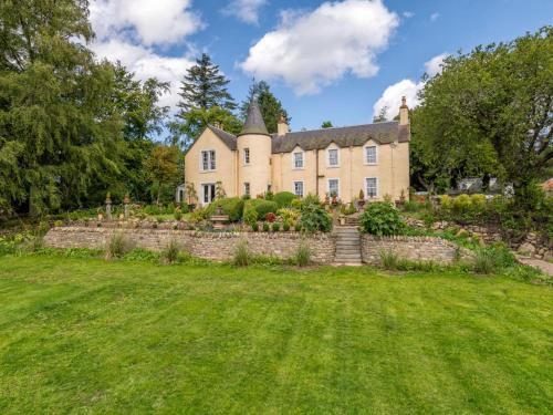 Kirriemuir House | Holiday Home Glenquiech House by Interhome