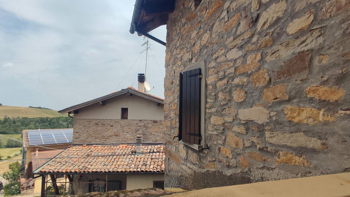 Loiano House | Holiday Home 'Gnazzano Home 1' with Mountain View, Wi-Fi and Air Conditioning