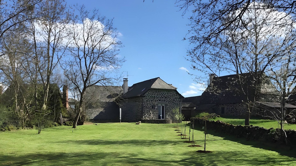 Lacroix-Barrez House | Holiday Home 'Grange 1850 Fully Renovated' with Private Terrace, Private Garden and Wi-Fi