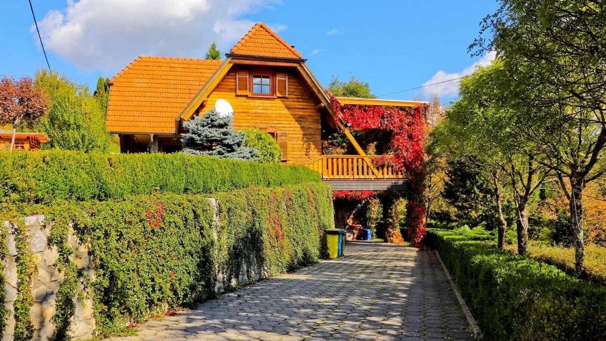 Donja Voca House | Holiday Home Grga with Jacuzzi and swimming pool