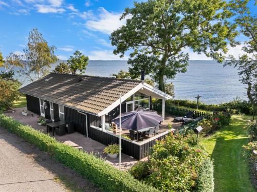 Skarup Fyn House | Holiday Home Harthwik - 10m from the sea by Interhome