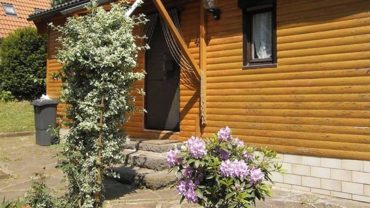 Gedern House | Holiday Home 'Haus Am See' with Private Terrace, Private Garden and Wi-Fi