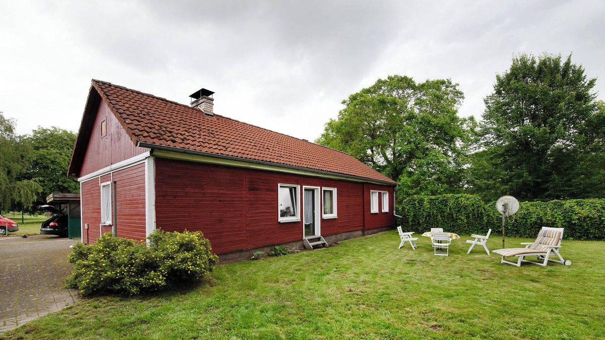 Zolkow House | Holiday Home 'Haus Vierjahreszeiten' with Private Garden