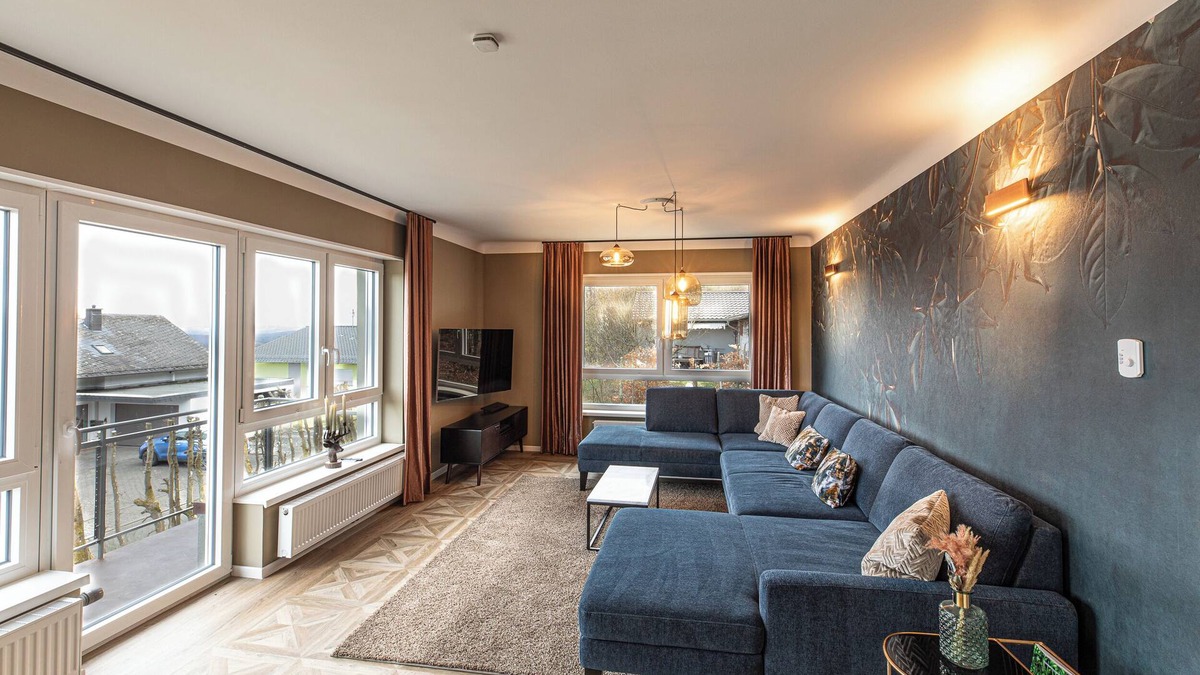 Hattgenstein House | Holiday Home 'Haus Cervus' with Private Terrace, Private Garden and Wi-Fi