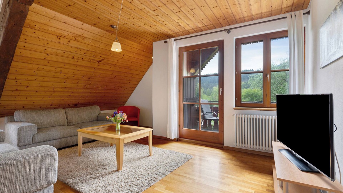 Schenkenzell House | Holiday Home 'Haus 2 Hanselishof - 2 Wohnungen' with Mountain View, Shared Garden and Wi-Fi